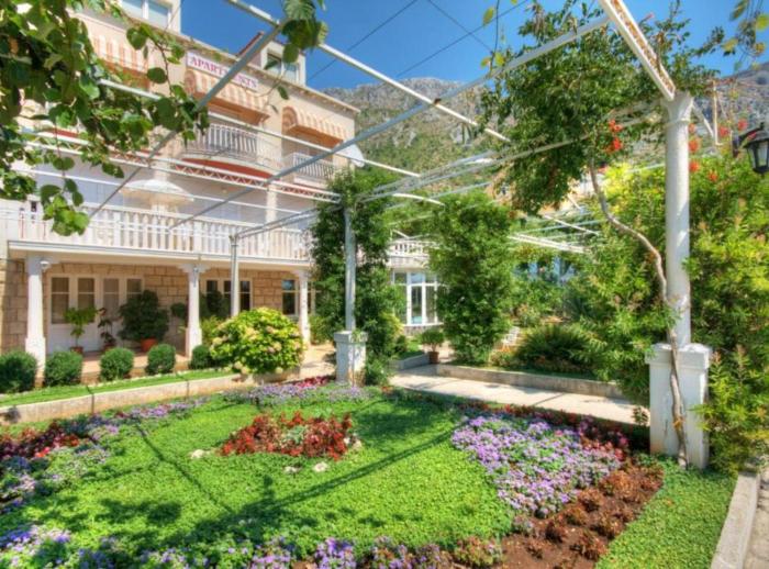 Apartments & Rooms Cakelic II