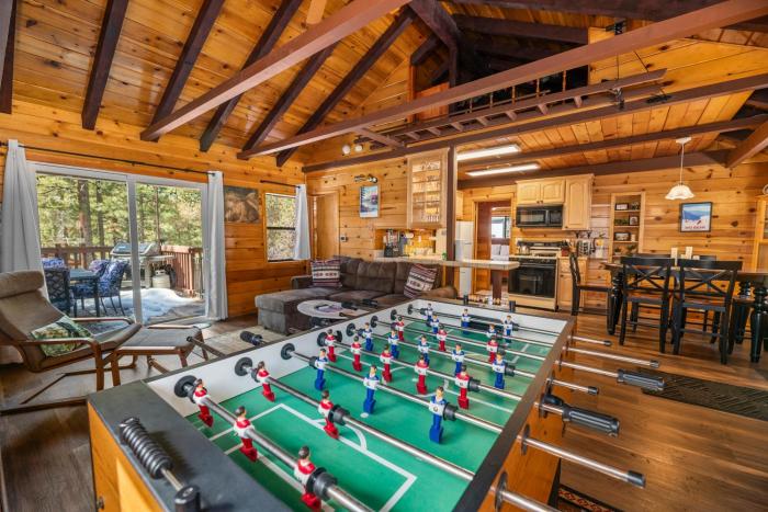 The Scandinavian Bear - Close to Slopes, Smart TV, Fireplace, Deck, BBQ