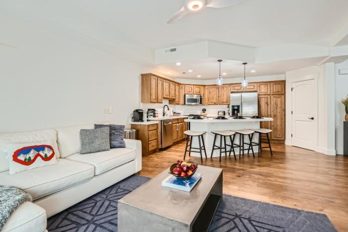 Moose Lodge Retreat in Park City! Walk to the Slopes! by SkyRun Park City