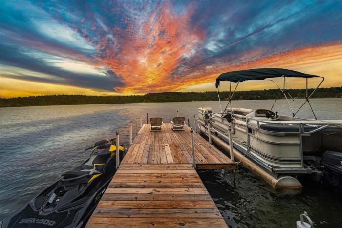 Catskills Lakefront with Hot Tub, Sauna and Theater
