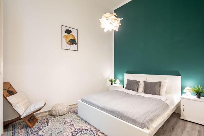 Central - Comfy - Large