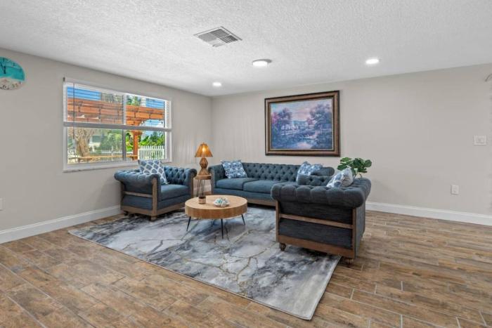 Villa Walk to Beach, Pool & Games Great for Family Vacations