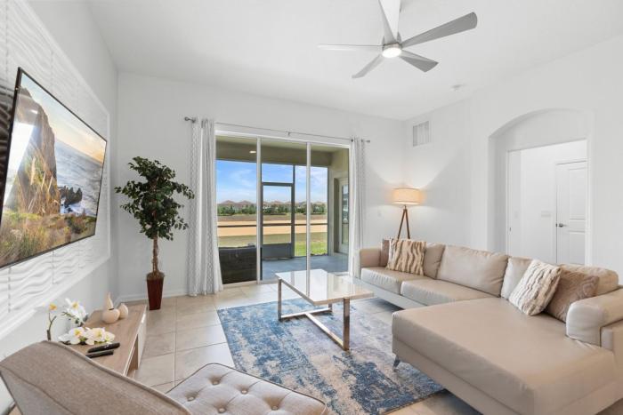 Paradise Home 20 Mins to Disney with Pool and Waterpark on Property