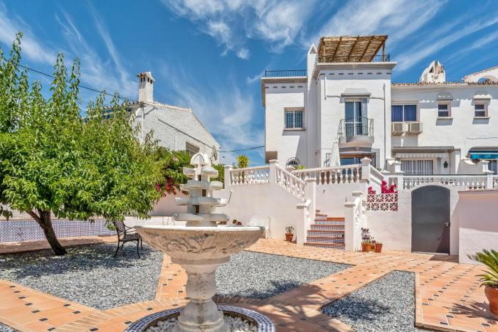 Chic Retreat with a Spacious Garden, Near Burriana Beach