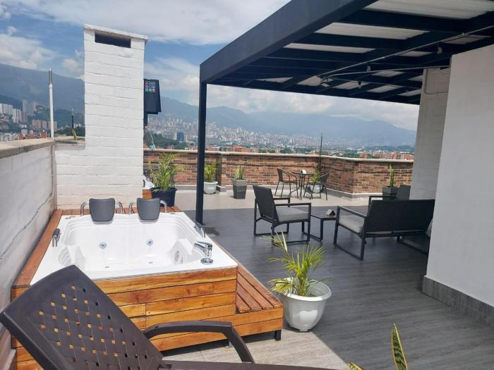 Penthouse Rooftop terrace Gem in the sky-Laureles