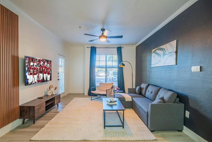 Cozy 1BD KingBed With Pool Hot Tub Gym Parking