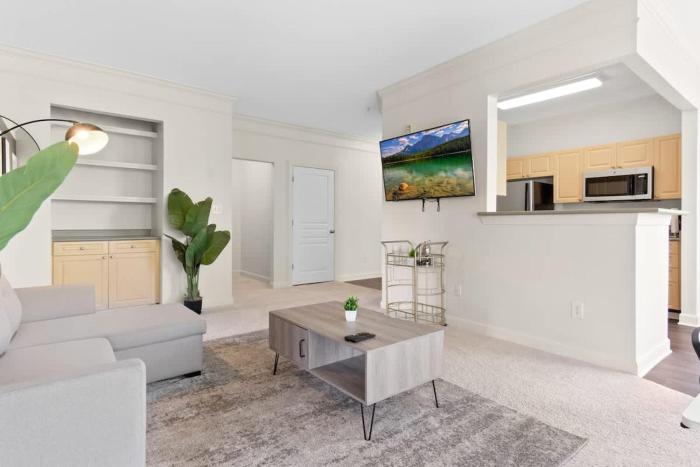 Upscale King 2BR Suite Mins to Downtown Raleigh!