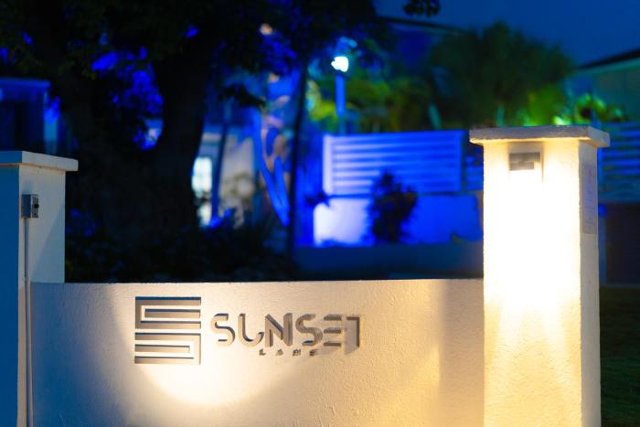Sunset Lane Apartment Hotel