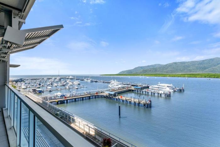 Belle Escapes 25 Harbour Lights with Magical Water Views