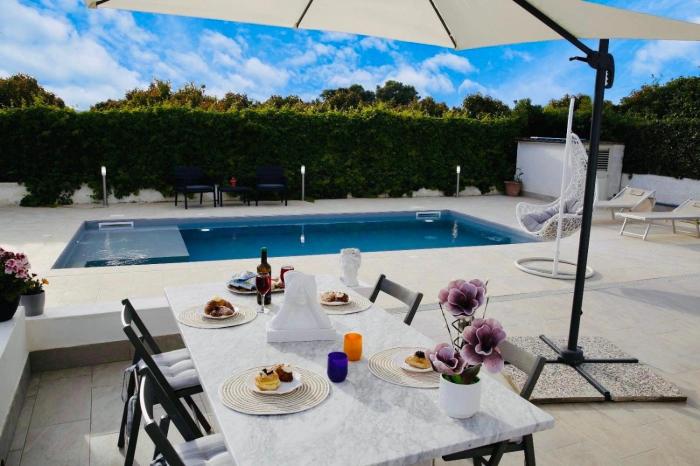 Libero House A Private Pool Oasis