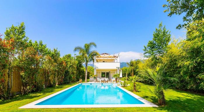 -Villa with Swimming Pool Forte dei Marmi-