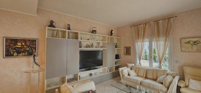 Lazura Villa Front De Mer Golf Juan