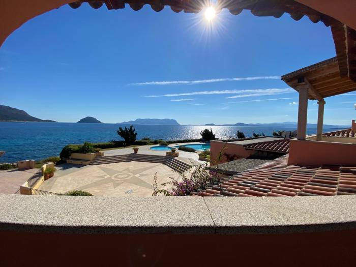 Luxury apartment Ginepro sea view with common swimming pool just 50 mt from the beach