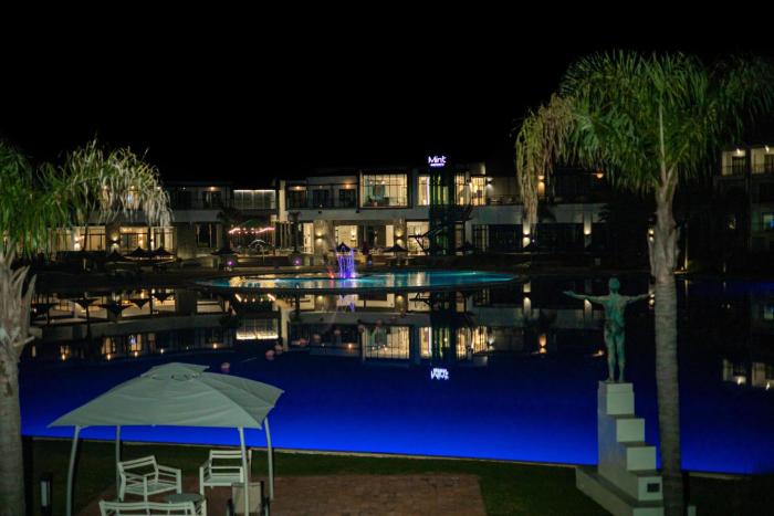 THE BLYDE CRYSTAL LAGOON F&S LUxurious Apartment 3bed