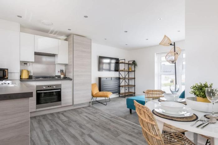 Seas the Day - Moments from Hamworthy Beach and Park