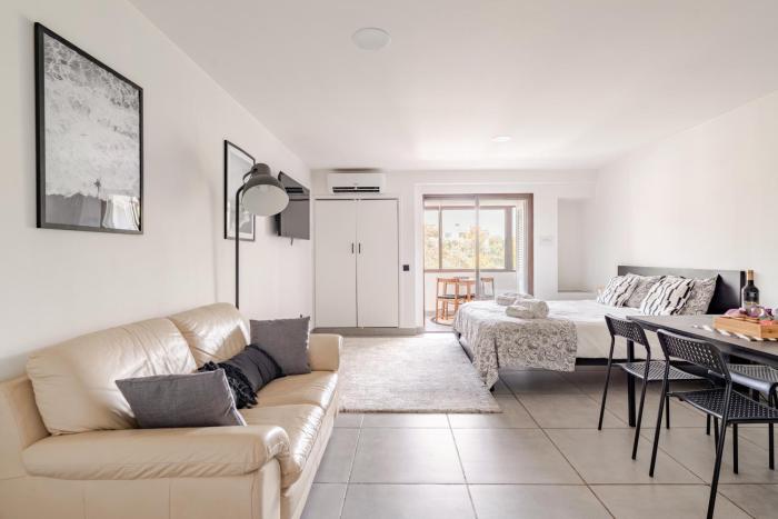 Moonlit Tide by Seareen