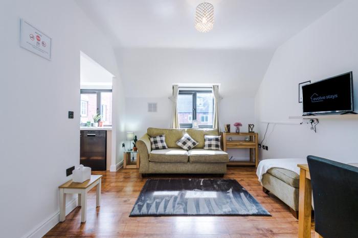 Stunning Warrington Home with Parking, Fully Equipped, Contractors, Families, Groups, Working Professionals