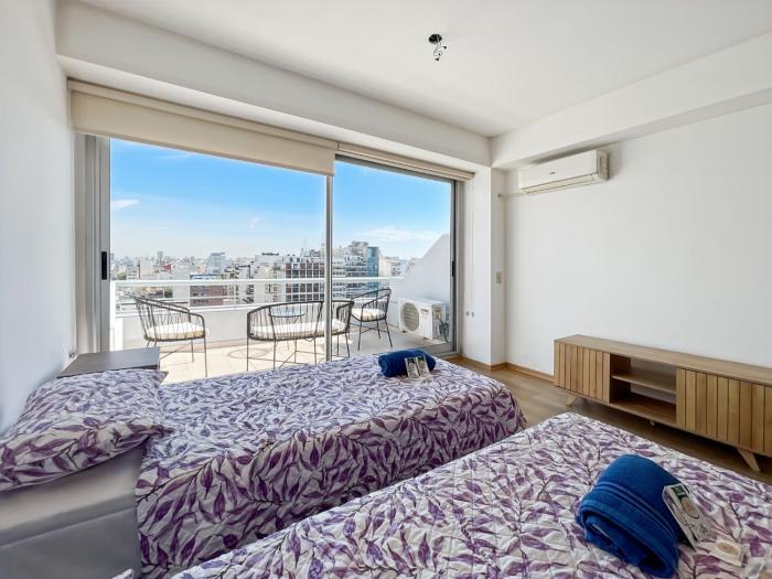 Studio Apartment on 13th Floor with balcony terrace