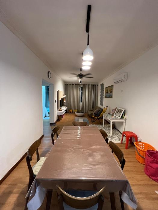 3-bedrooms apartment with free parking