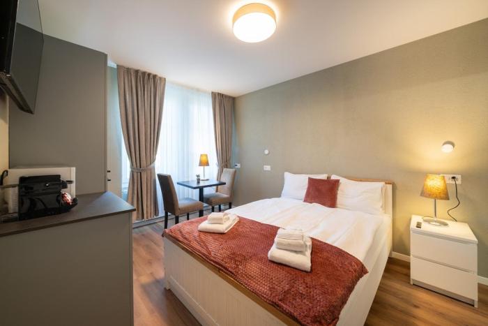 BetweenLakes Studio 1st flr west