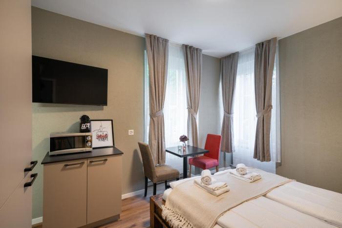 BetweenLakes Studio grd floor east