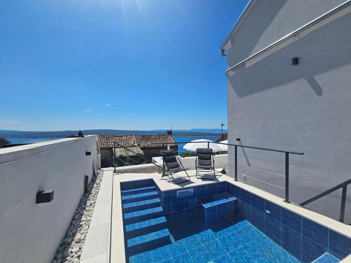 LOKVICA Holiday house with pool