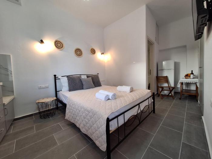 Aegean Traditional Suite Ιn Glinado