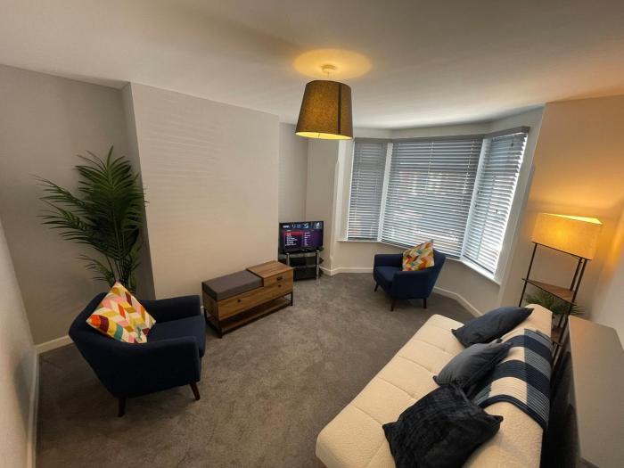 Cozy, Spacious 2BD House in Historic Chapelfields