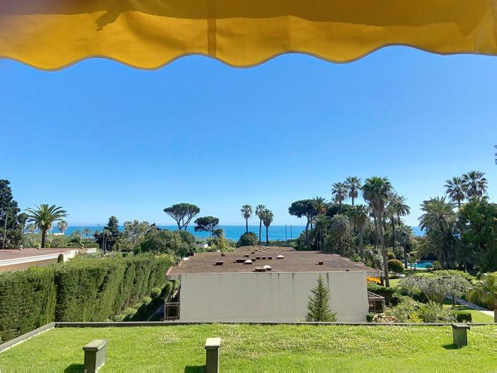 Superbes prestations terrasse piscine mer 350L