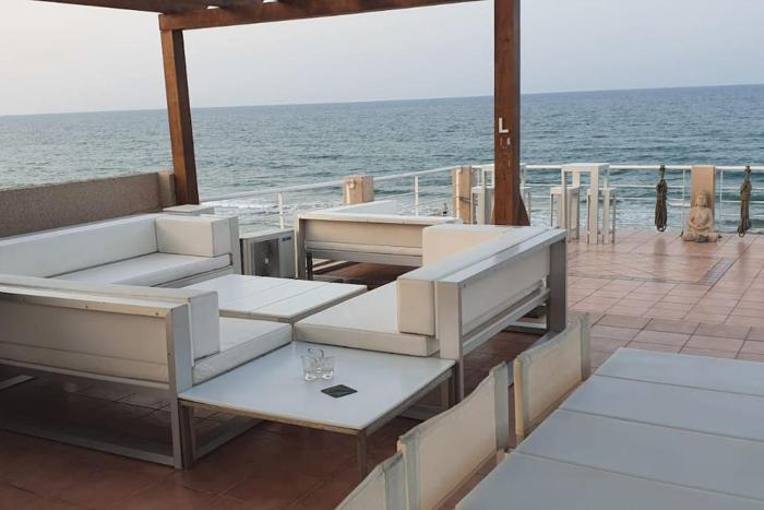 Chalet en primera línea de playa Piles