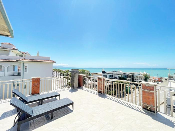 Villino Mirella a Marina di Cecina by Zoom In Earth