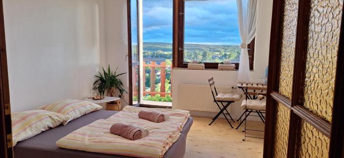 Pokoj s krásným výhledem, vlastním balkónem a soukromou koupelnou