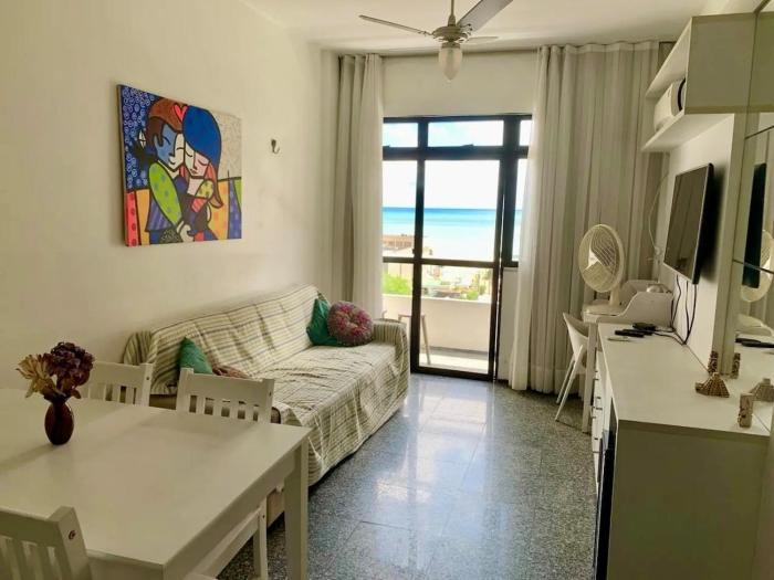 Flat Vista Mar em Área Nobre com Piscina na Beira Mar