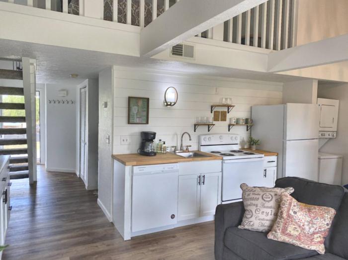 Gorgeous with Golf View, Branson StripLake Marina