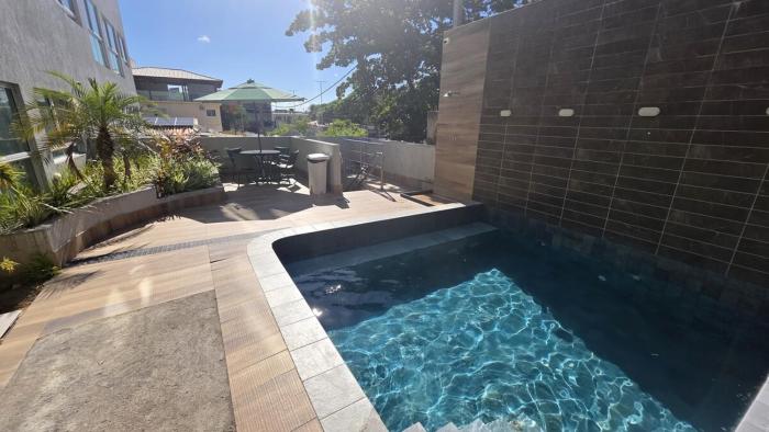 Aline Duque 308 no Centro de Porto by La Playa