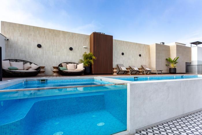 Brand-new designer apt - Pool in Miraflores