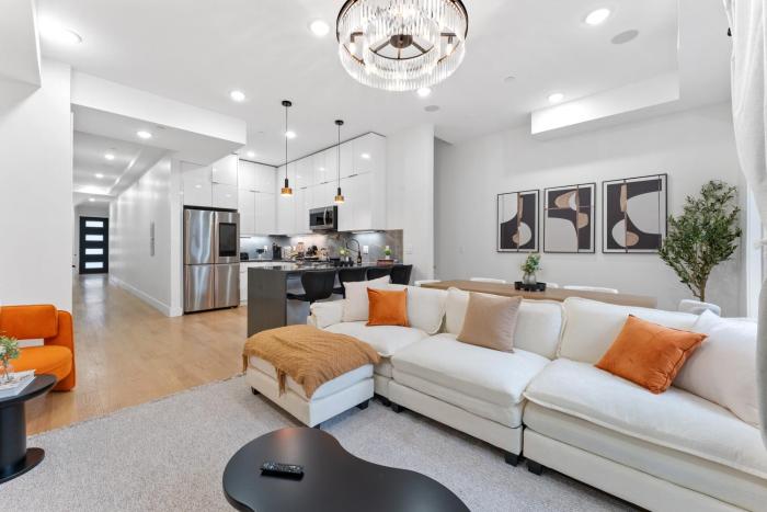 Luxury 3BR Backyard Oasis Close to NYC FirePit