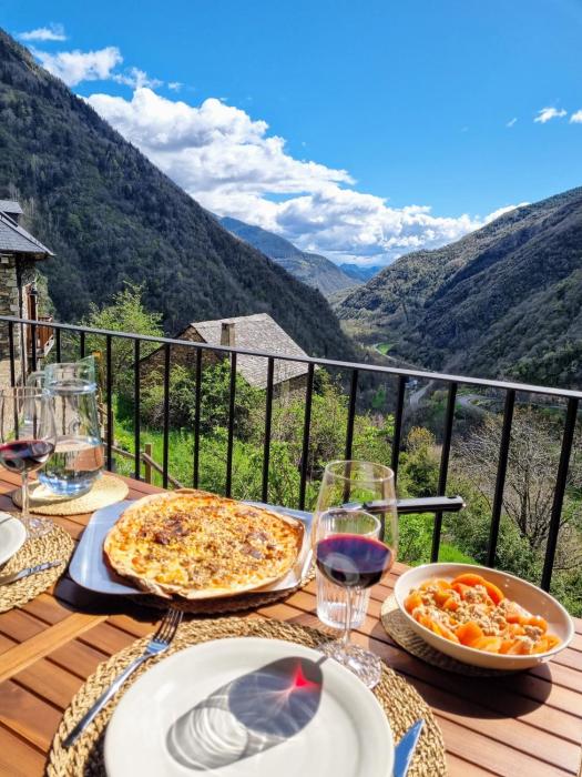 Casa Rústica y Chic con Chimenea y Vistas Panorámicas de La Vall de Boí