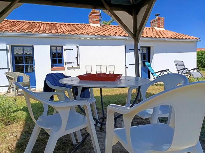 Maison vendéenne avec jardin clos, plage à 700m, animaux admis - 4 pers - FR-1-540-308