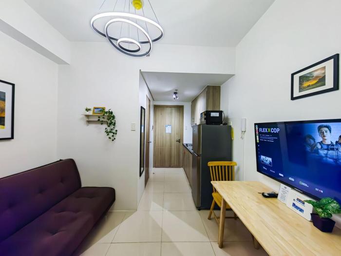 1BR Condotel with Balcony at FAME Residences #FM08-1