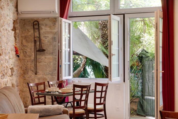 À 1km Plage du Midi et Palais des Festivals - Appartement Centre Cannes avec Cour Extérieur Privée