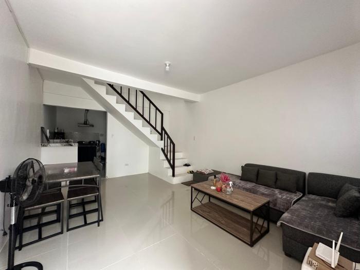 Entire Townhouse - SANTO TOMAS BATANGAS