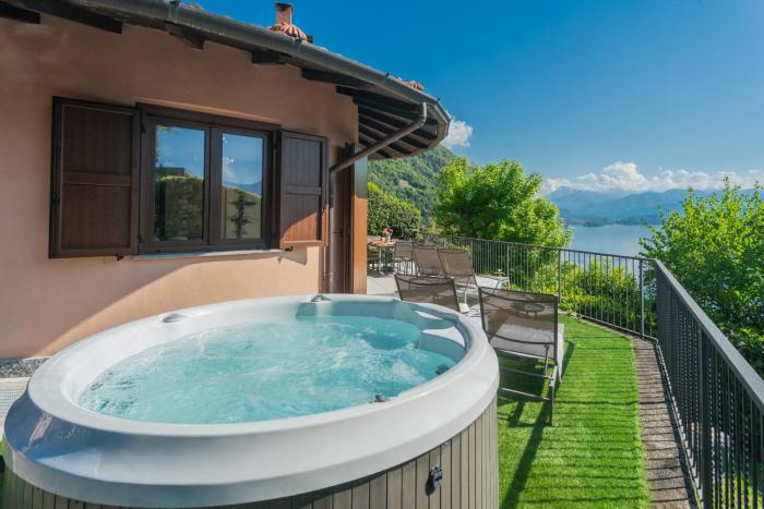 Villa Castello with jacuzzi & priceless view by RentComo