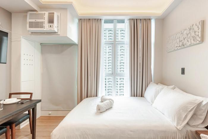 Central Modern Cosy Condo in Makati - The Linear Suite