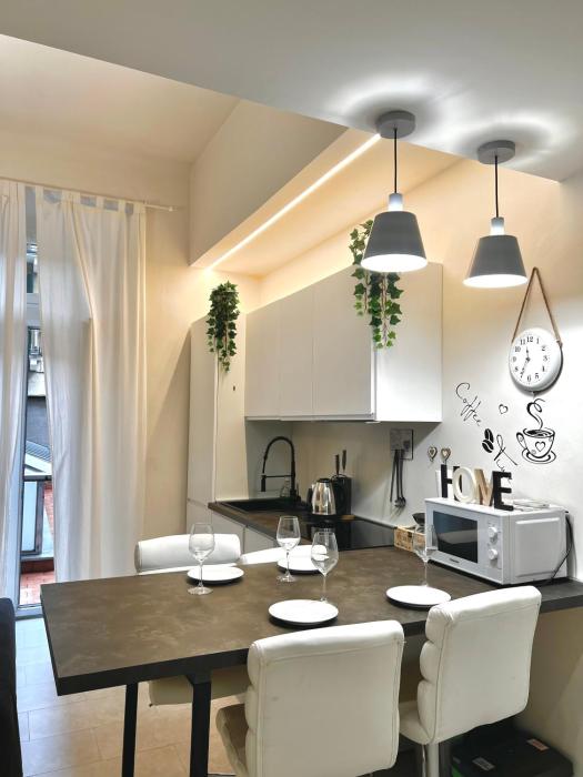 Elegant and with terrace, 15 min from Navigli and the center
