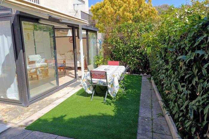 House 3 rooms with garden near the sea