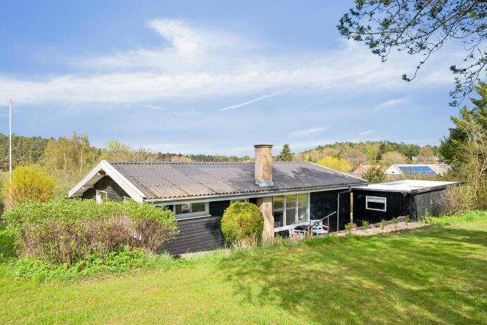 Well-Kept Family Cottage Close To A Child-Friendly Sandy Beach