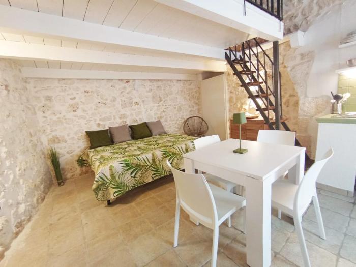 LA SALVIA guest house