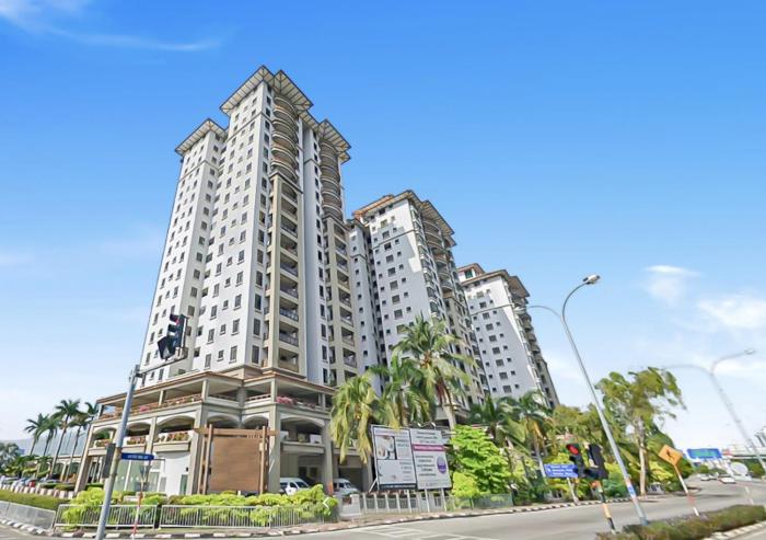 1 Bedroom Apartment, Melaka CBD Town Center- Hosted by Private Locals Resident, Balcony With City Skyline View or Seaview, Opposite Malls, TV BOX, 5 minutes to Jonker Street,