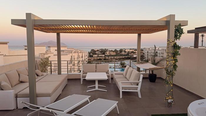 Sunny Beach Penthouse Free Beach, Pools, and Privat Roof